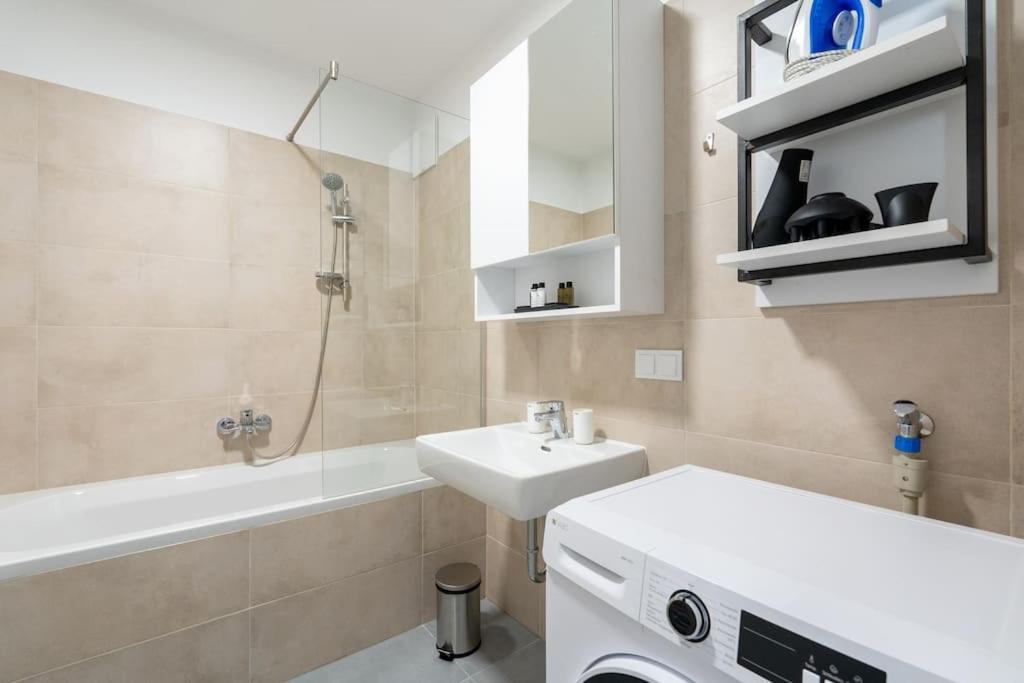 Urban 1Br Retreat, Easy City Link By Hm Вена Экстерьер фото